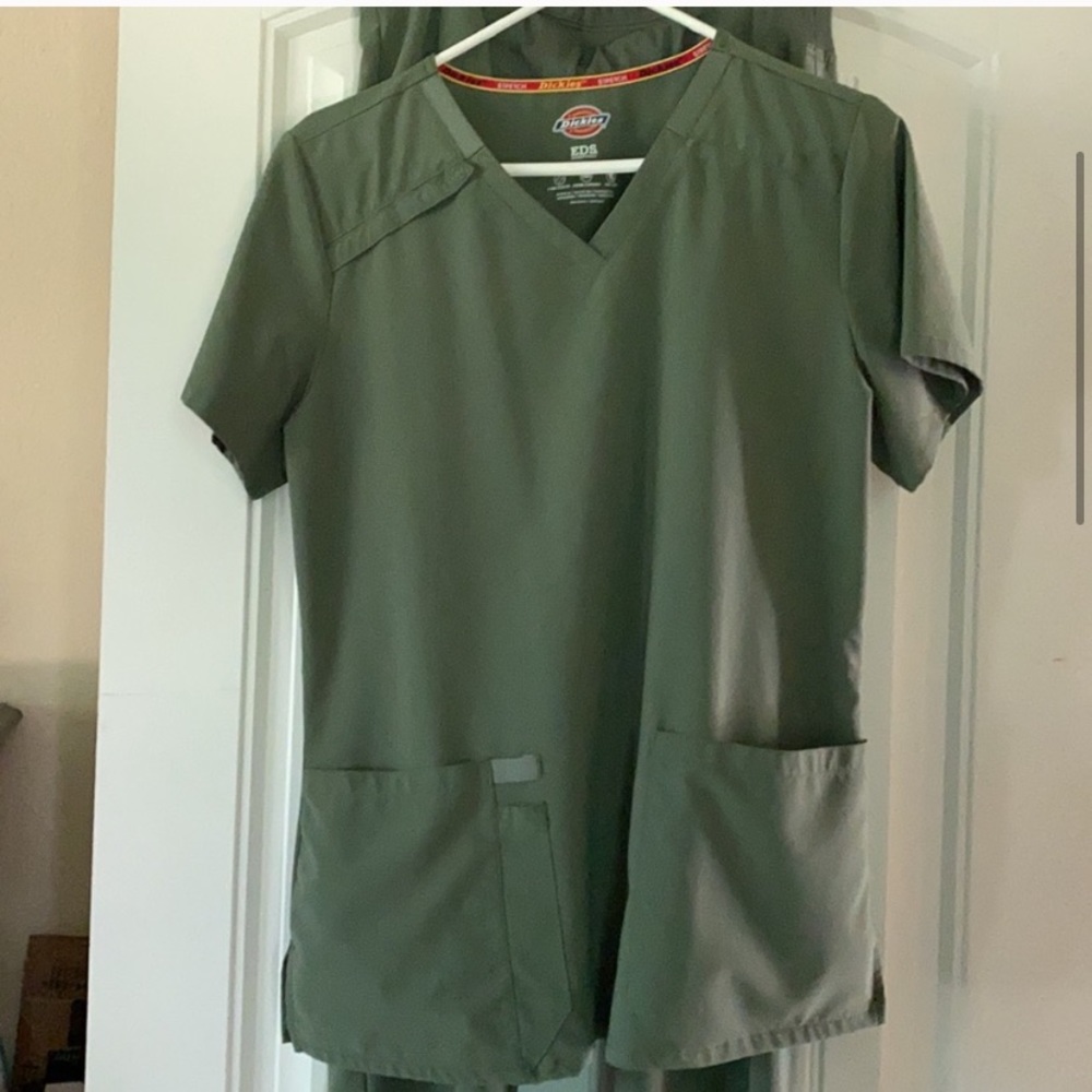 Olive Green Dickies Scrub Top New WITHOUT tags💚